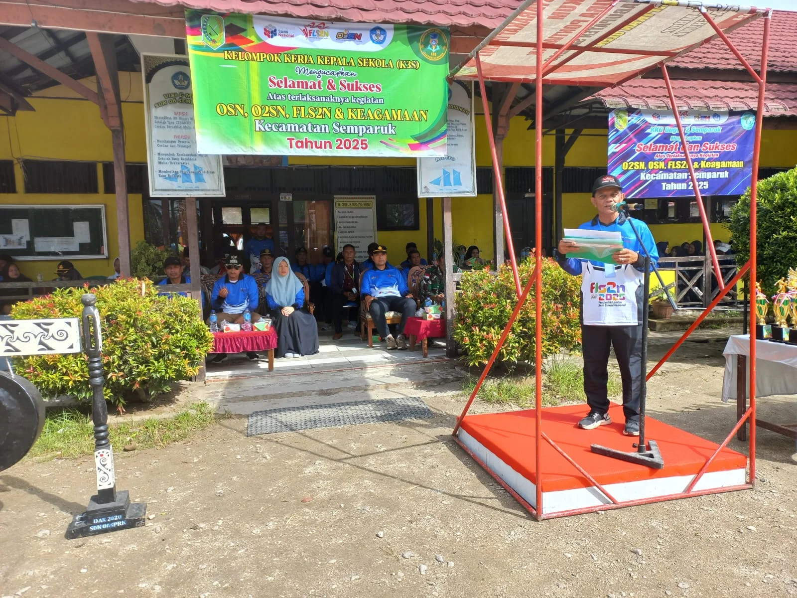 Mewakili Danramil Babinsa Hadiri Pembukaan Lomba OSN, O2SN, FLS2N dan Keagamaan Jejang SDMI Tingkat Kecamatan Semparuk